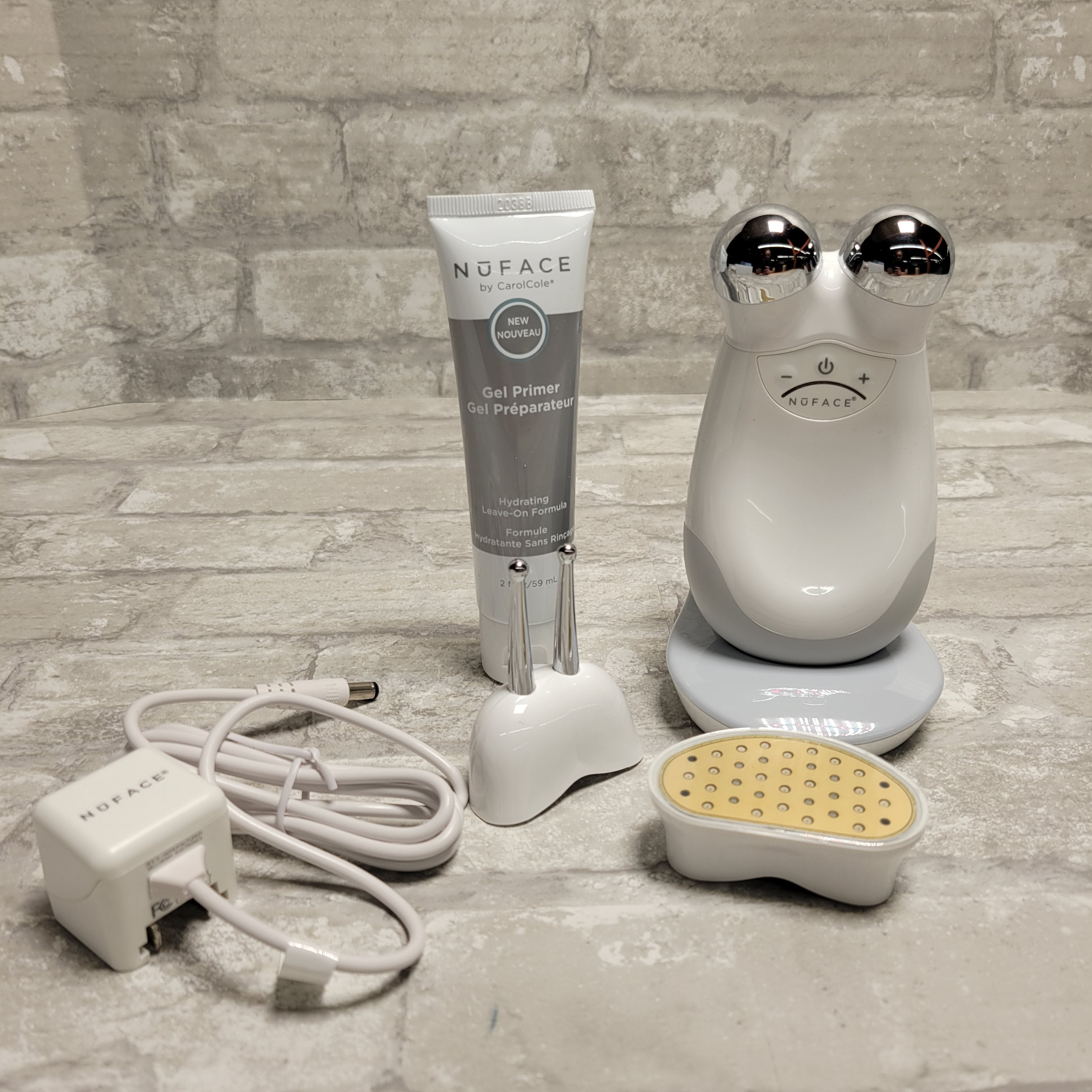 NuFACE Trinity Facial Toning Device Kit - 41097 (8069395218670)